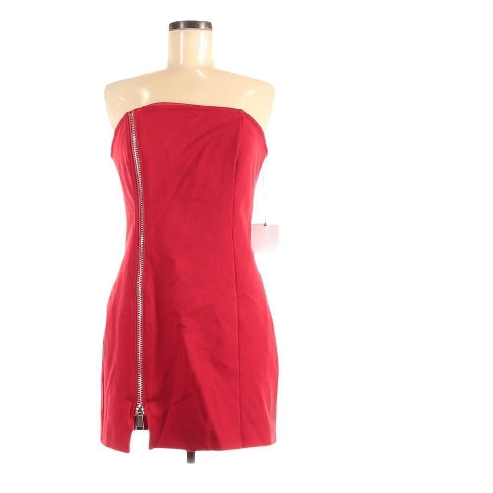by the way. Red Strapless Dres Size M - Picture 8 of 9
